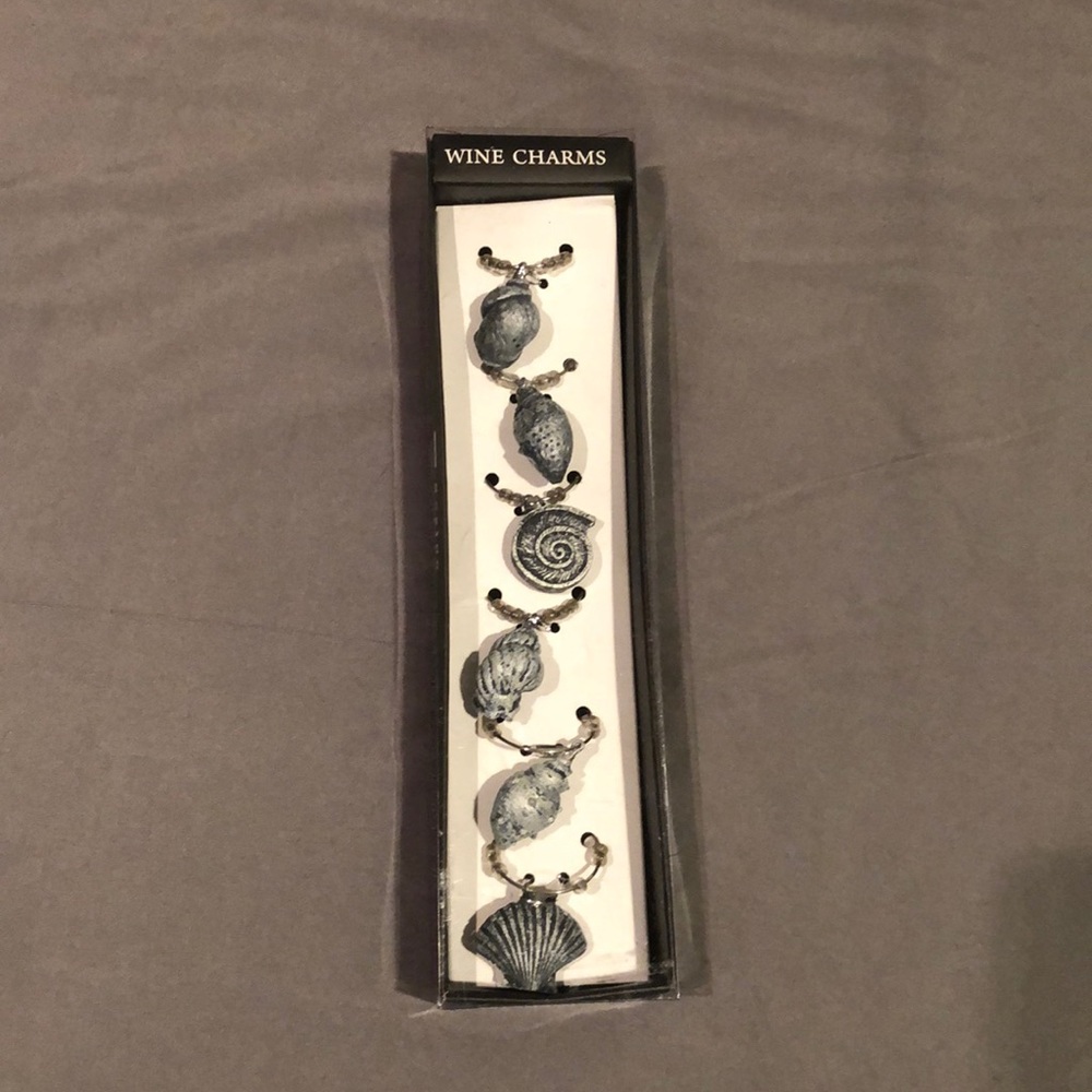 Boston International shell Wine glass stem charms
